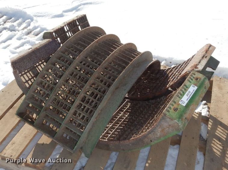 image for item JK9136 John Deere  small wire concaves