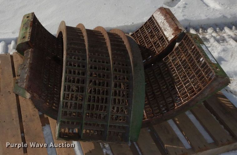 image for item JK9136 John Deere  small wire concaves