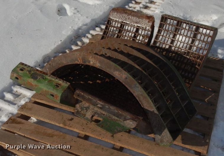 image for item JK9136 John Deere  small wire concaves