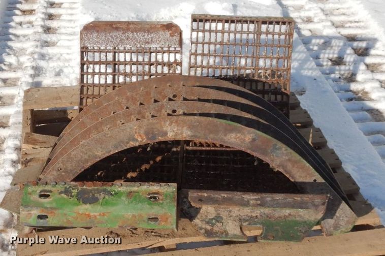 image for item JK9136 John Deere  small wire concaves