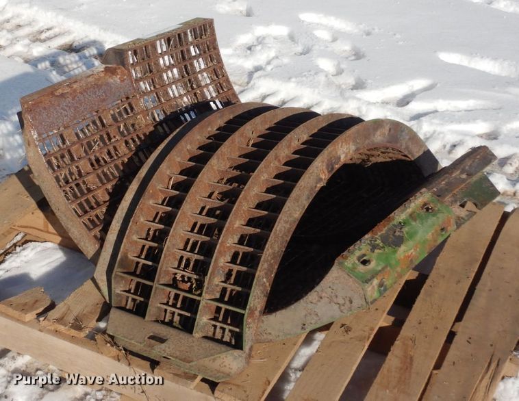 image for item JK9136 John Deere  small wire concaves