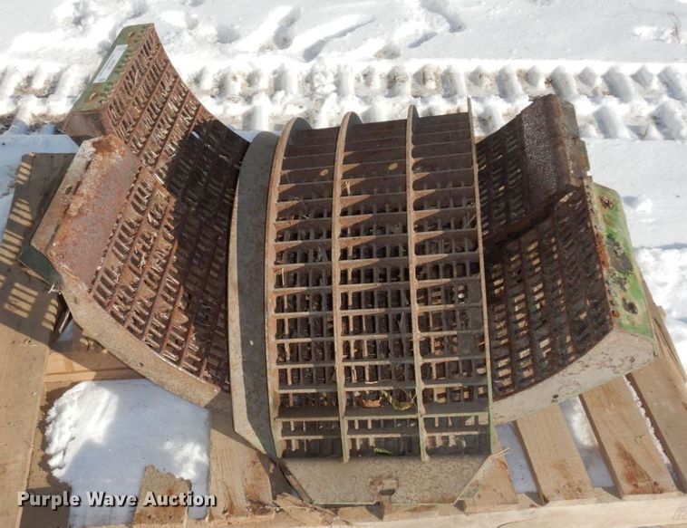 image for item JK9136 John Deere  small wire concaves