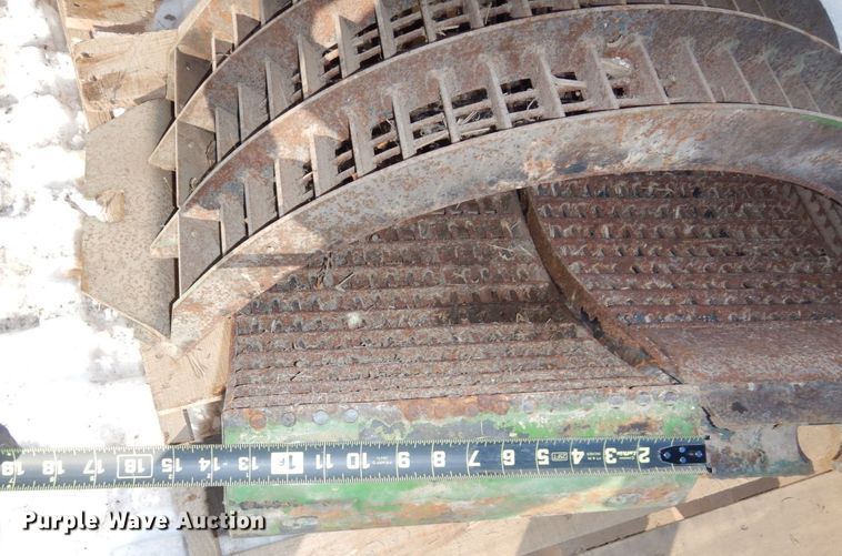 image for item JK9136 John Deere  small wire concaves