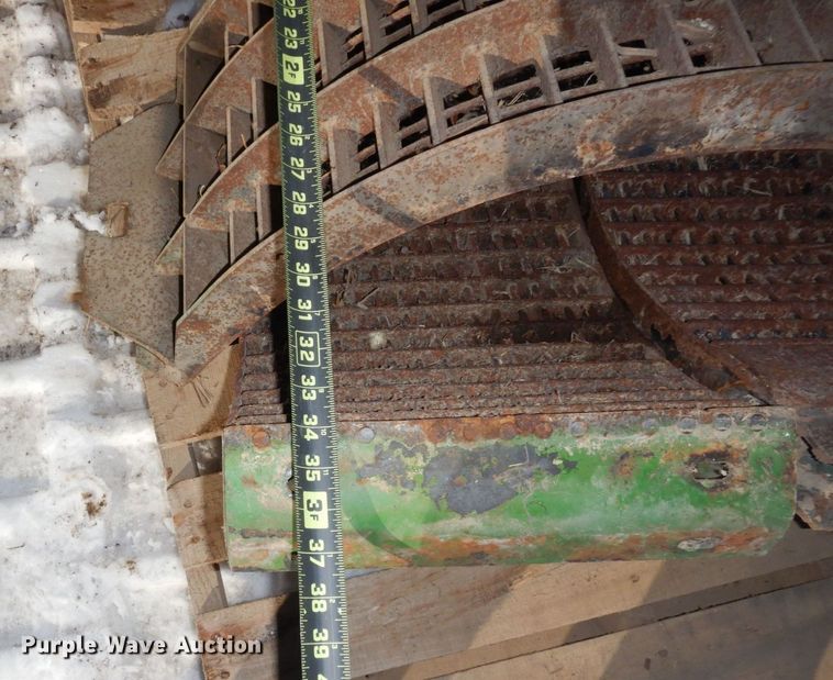 image for item JK9136 John Deere  small wire concaves