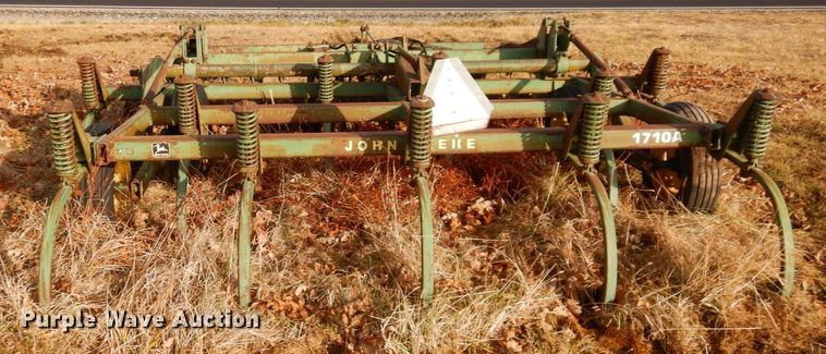 image for item JK9142 John Deere 1710A  disk ripper