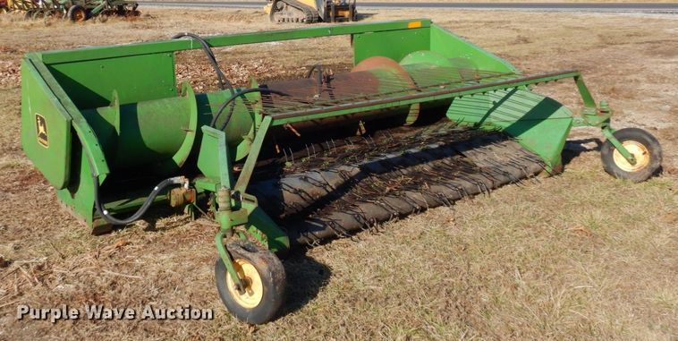 image for item JK9147 John Deere 212  pickup head