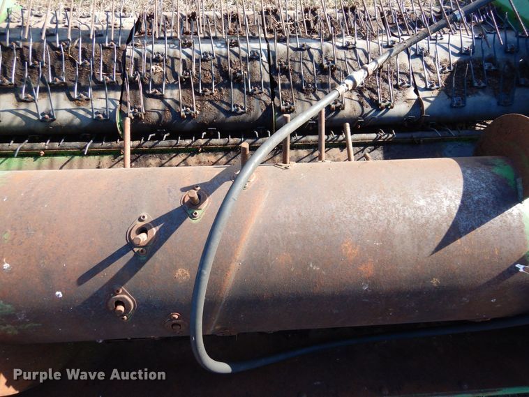 image for item JK9147 John Deere 212  pickup head