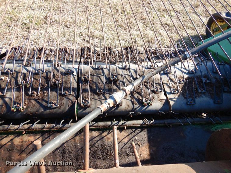 image for item JK9147 John Deere 212  pickup head