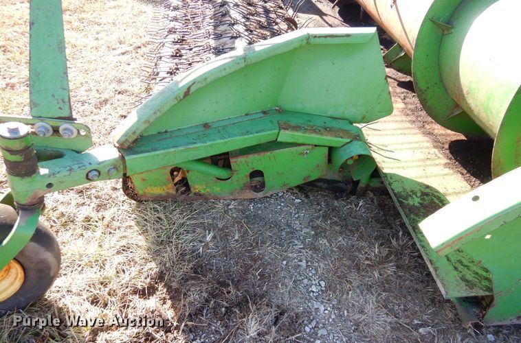 image for item JK9147 John Deere 212  pickup head