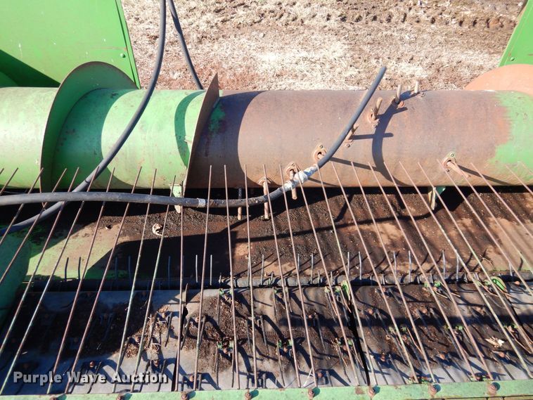 image for item JK9147 John Deere 212  pickup head