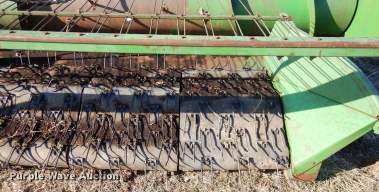 image for item JK9147 John Deere 212  pickup head