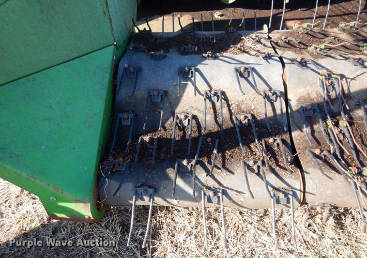 image for item JK9147 John Deere 212  pickup head