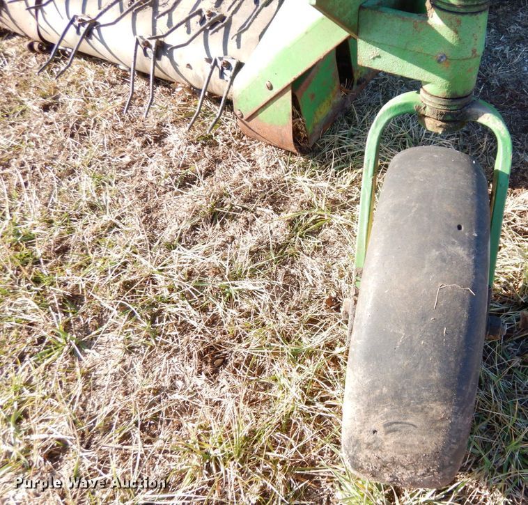 image for item JK9147 John Deere 212  pickup head