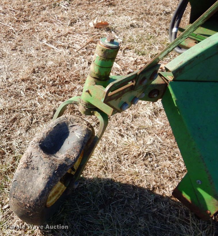 image for item JK9147 John Deere 212  pickup head