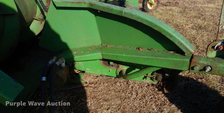 image for item JK9147 John Deere 212  pickup head