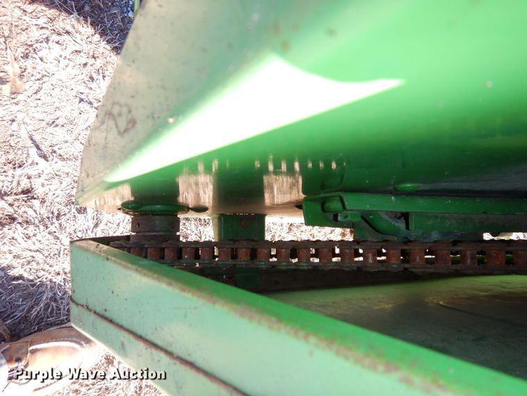 image for item JK9147 John Deere 212  pickup head