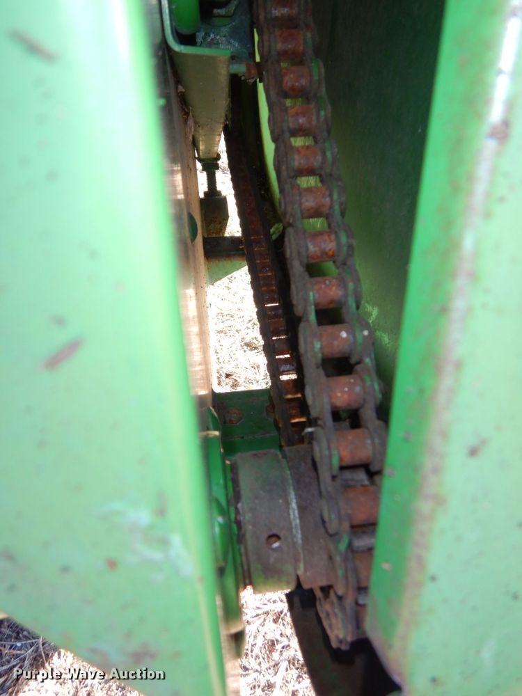 image for item JK9147 John Deere 212  pickup head