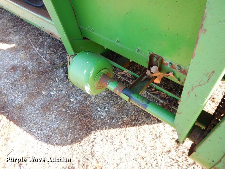 image for item JK9147 John Deere 212  pickup head