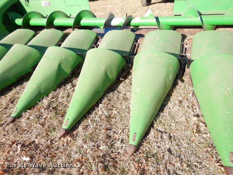 image for item JK9149 2009 John Deere 608C  corn head