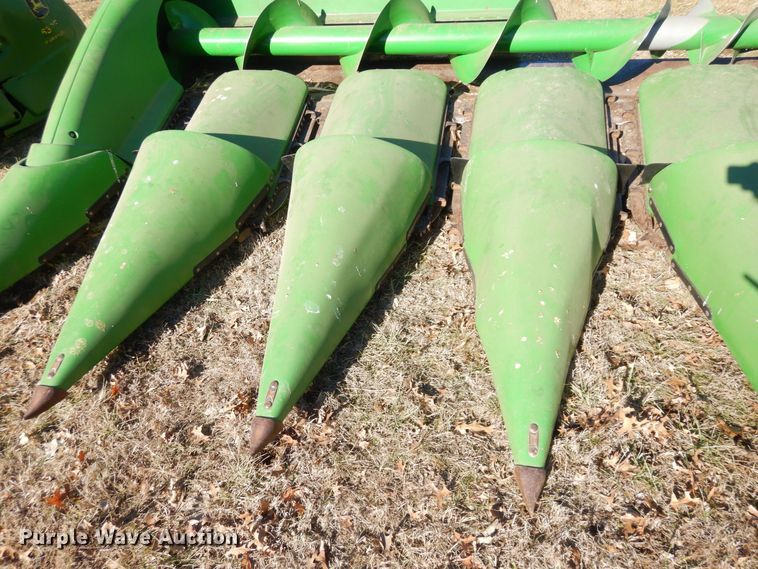 image for item JK9149 2009 John Deere 608C  corn head