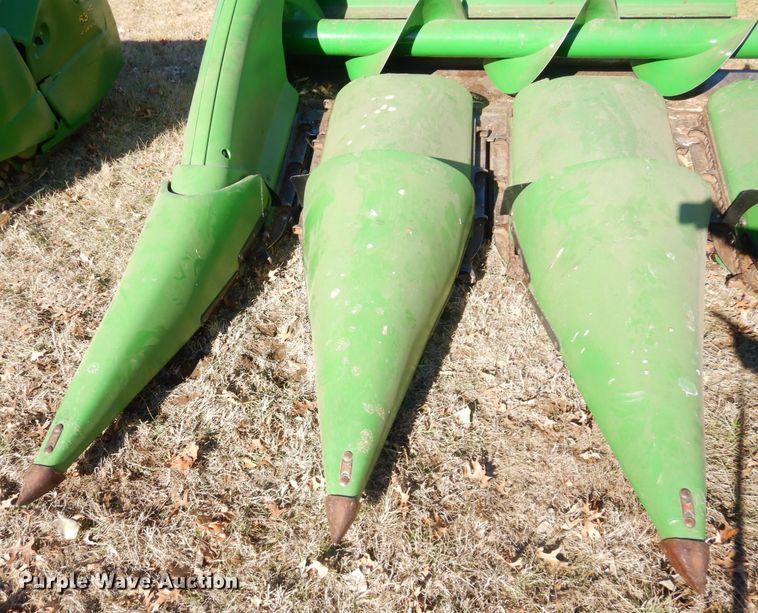 image for item JK9149 2009 John Deere 608C  corn head