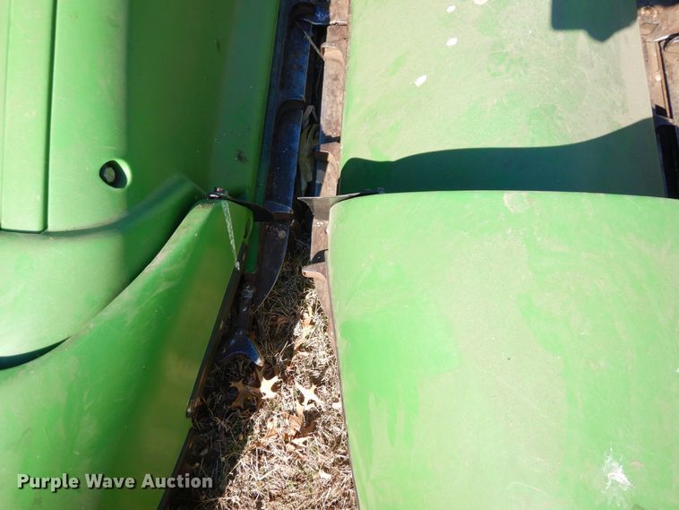 image for item JK9149 2009 John Deere 608C  corn head