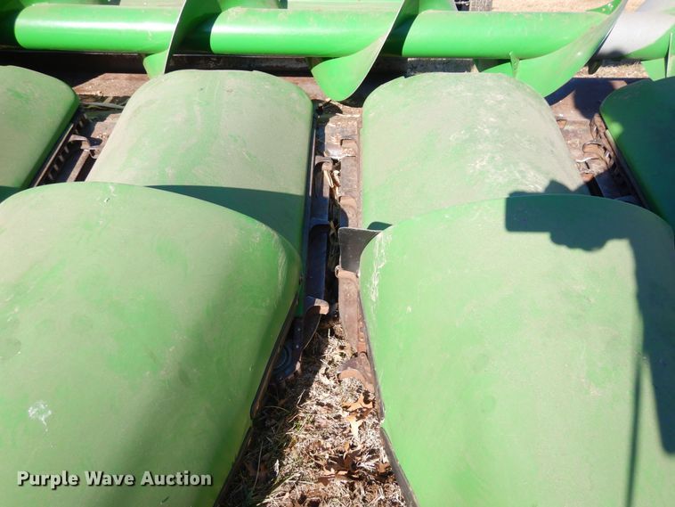 image for item JK9149 2009 John Deere 608C  corn head