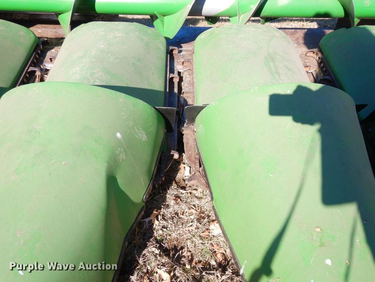 image for item JK9149 2009 John Deere 608C  corn head