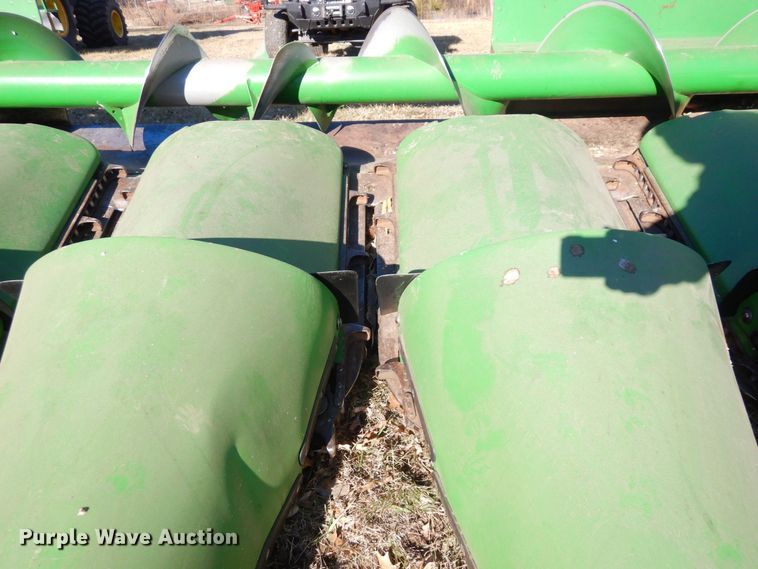 image for item JK9149 2009 John Deere 608C  corn head