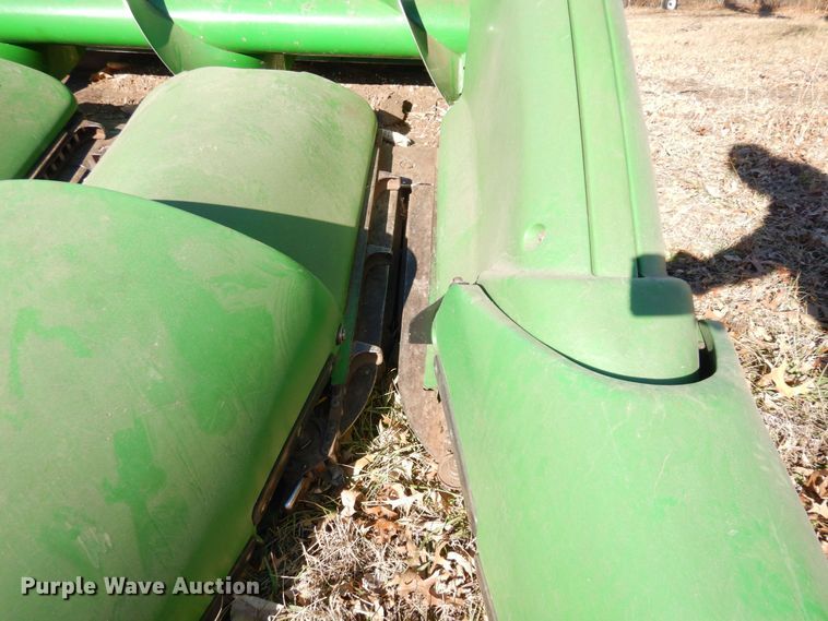 image for item JK9149 2009 John Deere 608C  corn head