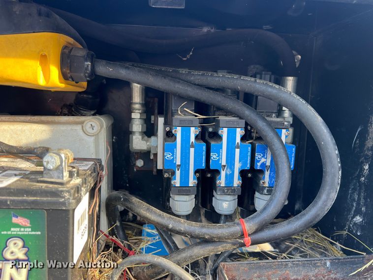 image for item JU9711 Plus1  hay bale trailer