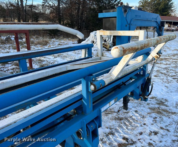 image for item JU9711 Plus1  hay bale trailer