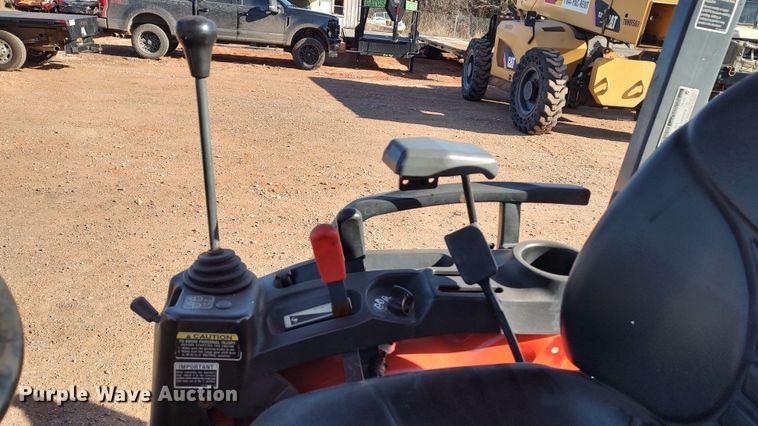 image for item LK9508 Kubota B26  backhoe