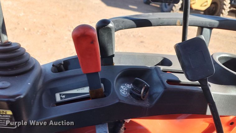 image for item LK9508 Kubota B26  backhoe