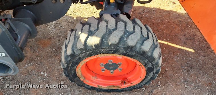 image for item LK9508 Kubota B26  backhoe