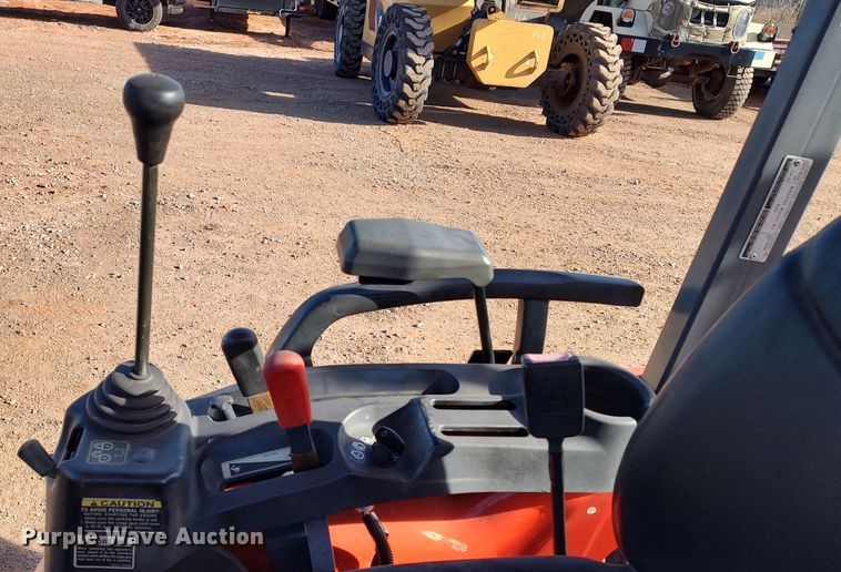 image for item LK9509 Kubota B26  backhoe