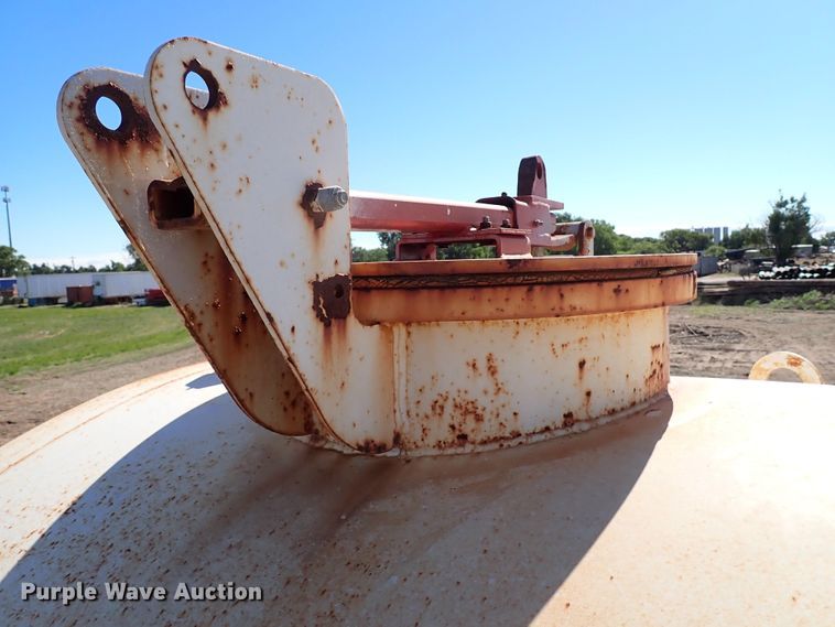 image for item LK9522 Ag-Chem TerraGator 2505  sludge spreader