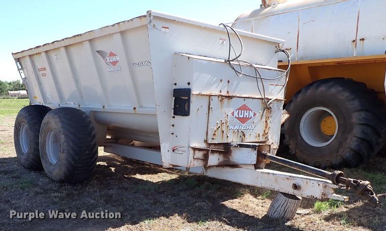 image for item LK9523 Kuhn Knight Slinger 8132  manure spreader