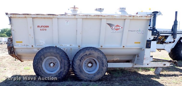 image for item LK9523 Kuhn Knight Slinger 8132  manure spreader