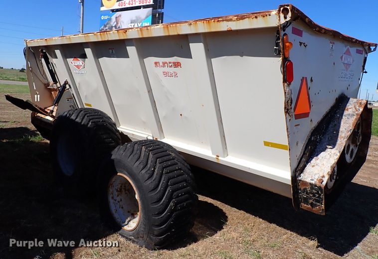 image for item LK9523 Kuhn Knight Slinger 8132  manure spreader