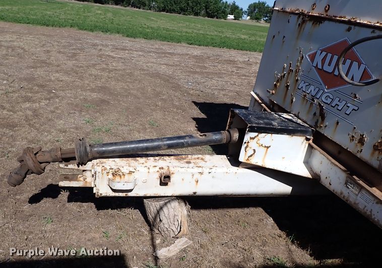 image for item LK9523 Kuhn Knight Slinger 8132  manure spreader