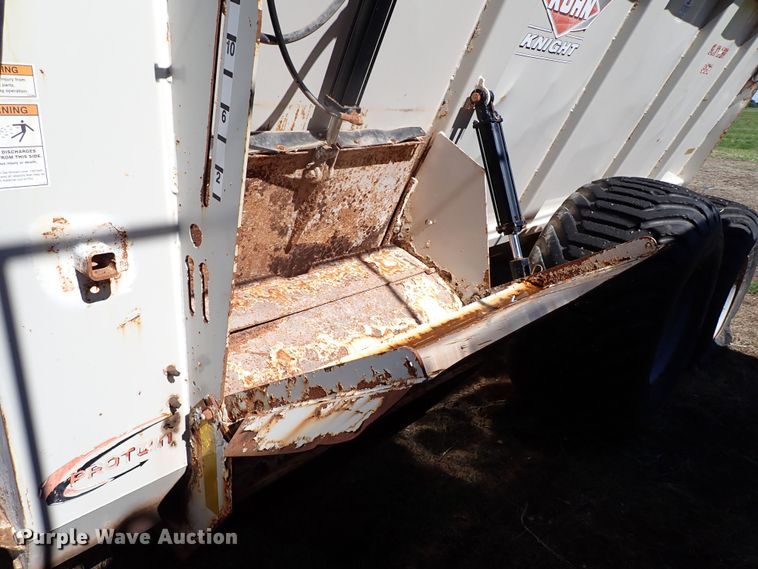 image for item LK9523 Kuhn Knight Slinger 8132  manure spreader