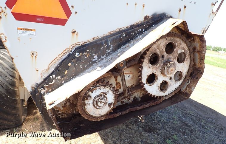 image for item LK9523 Kuhn Knight Slinger 8132  manure spreader