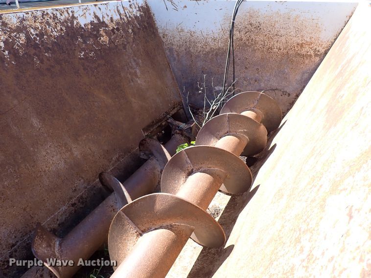 image for item LK9523 Kuhn Knight Slinger 8132  manure spreader