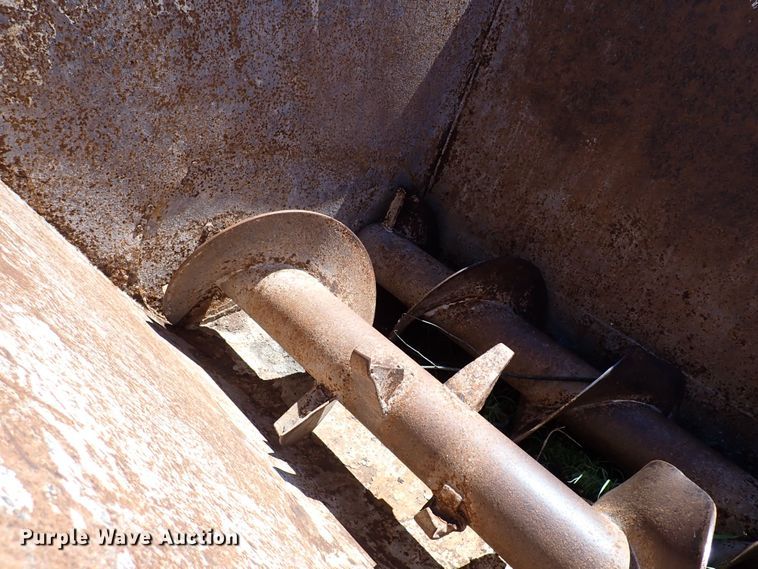 image for item LK9523 Kuhn Knight Slinger 8132  manure spreader