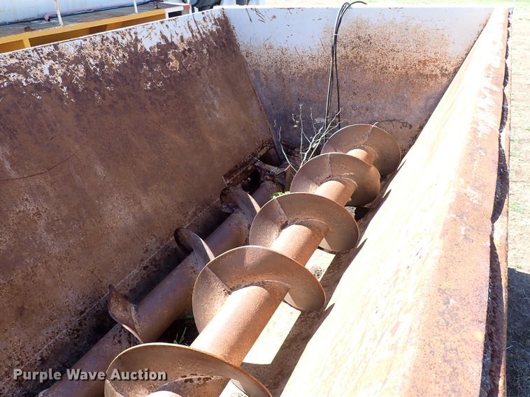 image for item LK9523 Kuhn Knight Slinger 8132  manure spreader