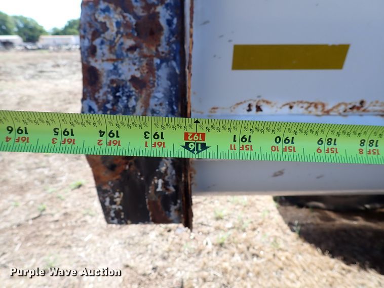 image for item LK9523 Kuhn Knight Slinger 8132  manure spreader