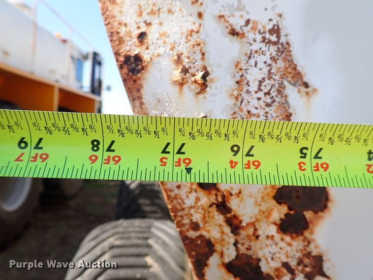 image for item LK9523 Kuhn Knight Slinger 8132  manure spreader