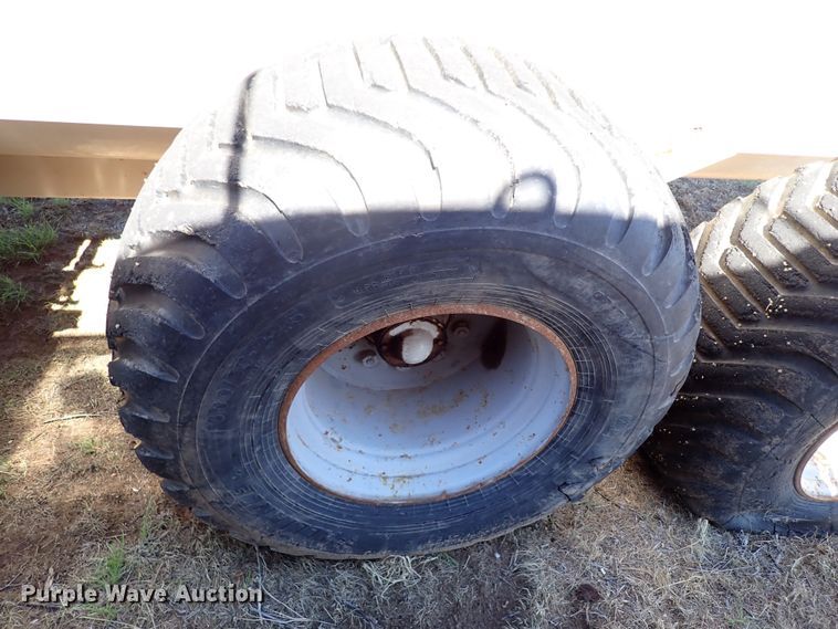 image for item LK9523 Kuhn Knight Slinger 8132  manure spreader