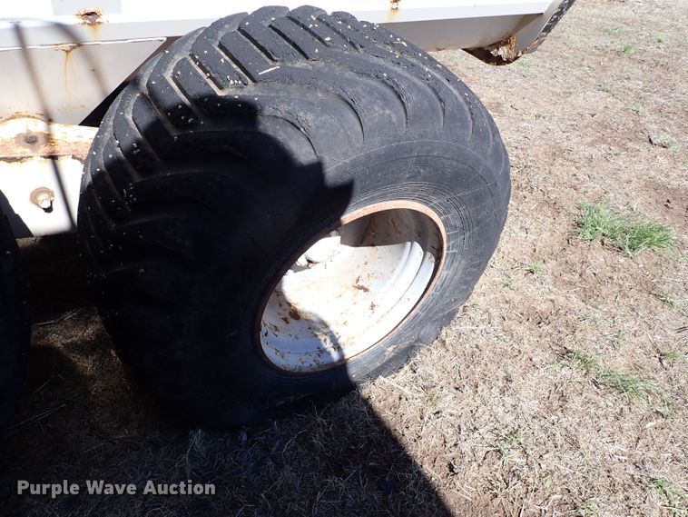 image for item LK9523 Kuhn Knight Slinger 8132  manure spreader